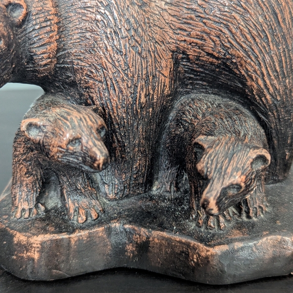 Hand Crafted Bear Family Sculpture - Picture 15 of 15